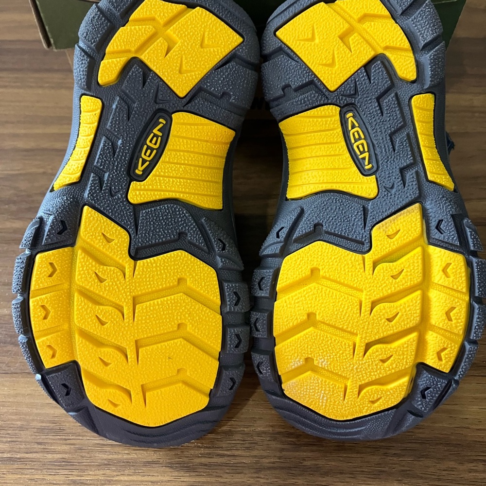 Keen children sandals blue sz11